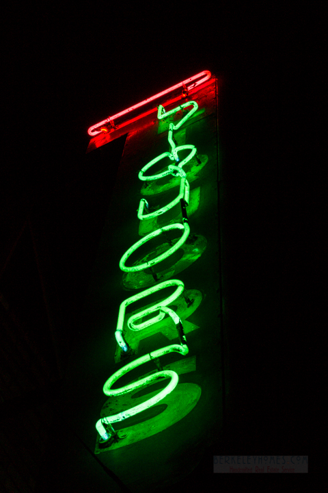 Northbrae Bottle Shop Neon Sign