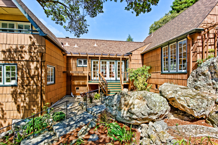 547 Vincente in Thousand Oaks Neighorhood - Entry with rocks